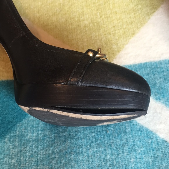 BR pumps with gold chain - Picture 3 of 4